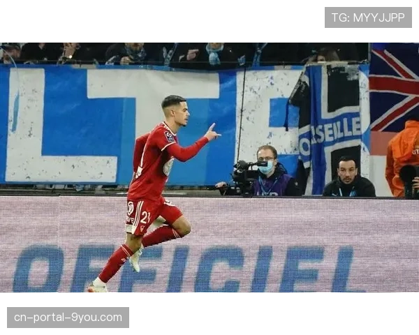 专访布雷斯特边锋：详解个人“低平球传中”技术的训练秘诀